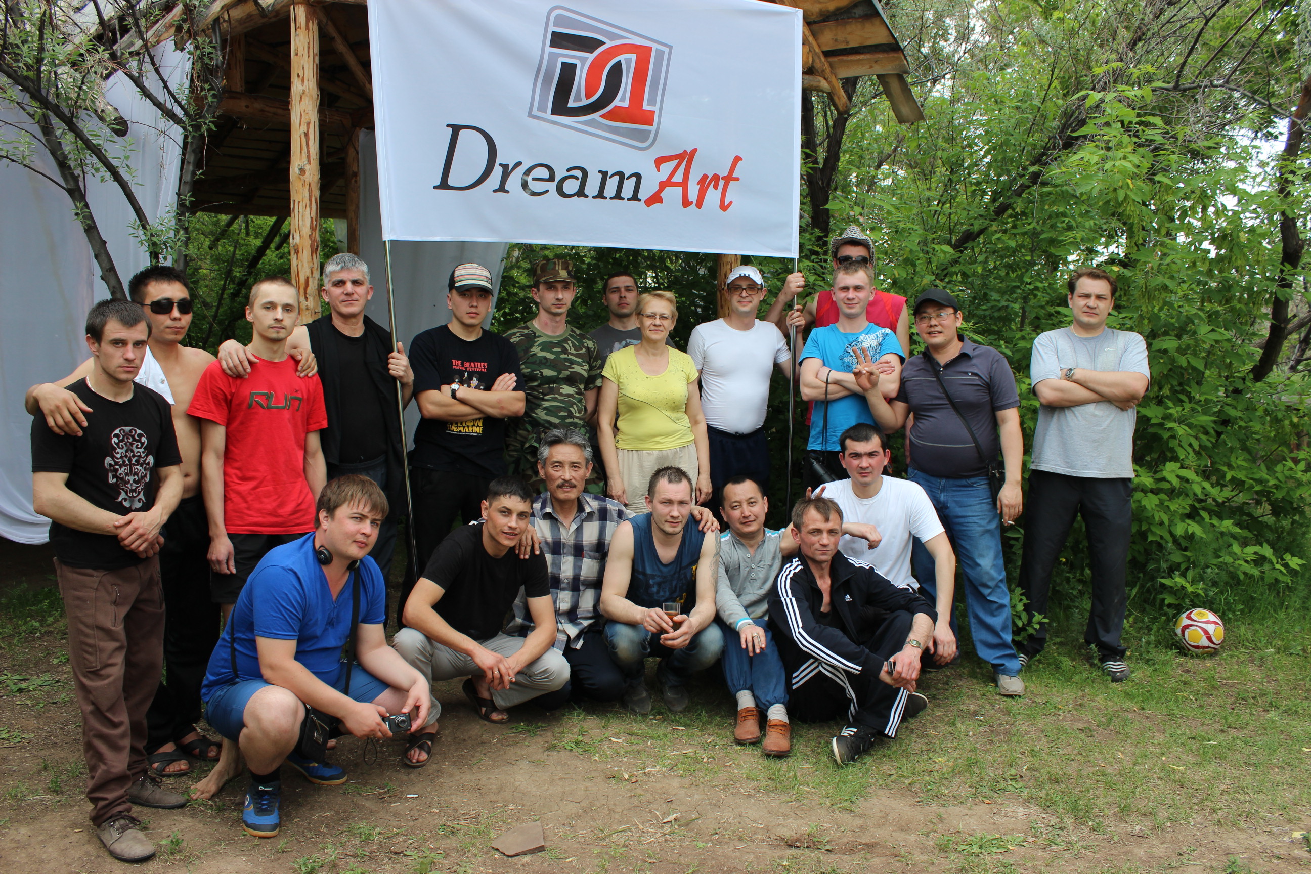 Отдых удался! 

Очень интересно и весело провели время, стали еще дружнее! 

Пейнтбол, футбол и волейбол и конечно же вкусные шашлыки! 
