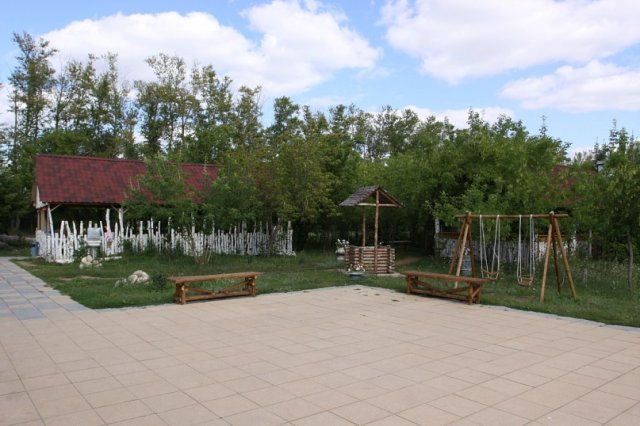 Восьмого июня состоялся корпоративный выезд сотрудников компании DreamArt, посвященный Дню мебельщика, местом отдыха был выбран парк отдыха "Слобода". Солнце, вода, свежий воздух и спортивные игры!